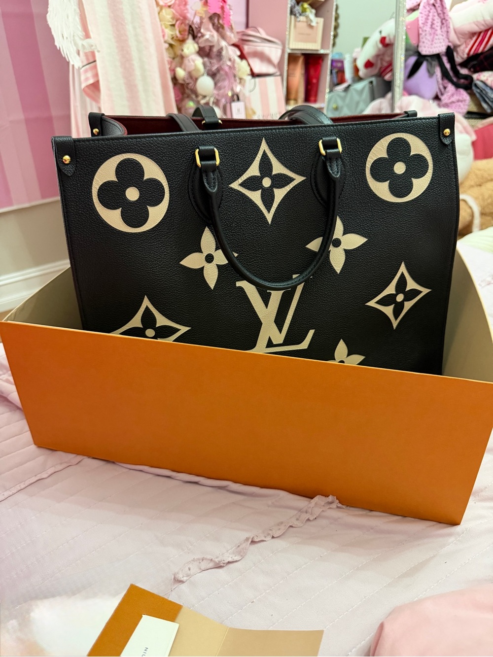 Authentic Louis Vuitton OnTheGo MM Tote, like new